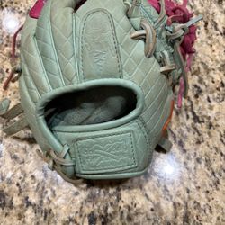  Baseball Glove