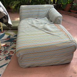 Lounge Free Please Come Take It 