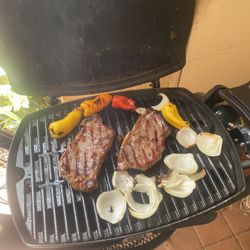 Weber Like New Q 1200 189-Sq. in Black Portable Liquid propane Grill