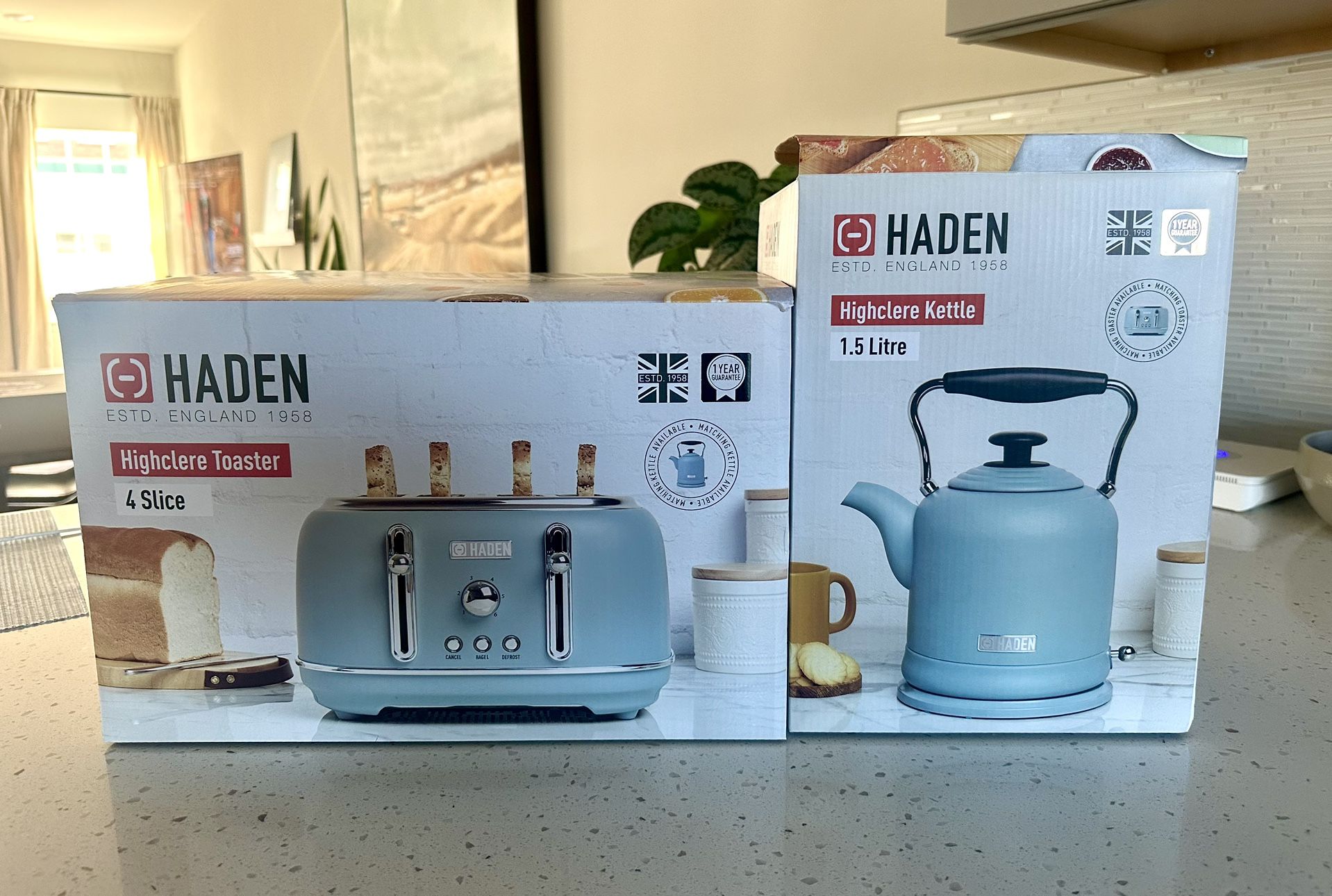 Toaster And Electric Kettle Set