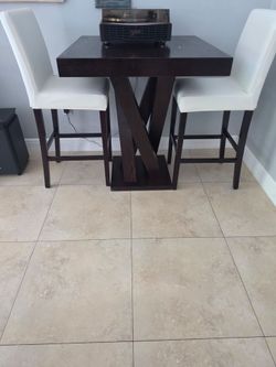 Bar table w/2 chairs