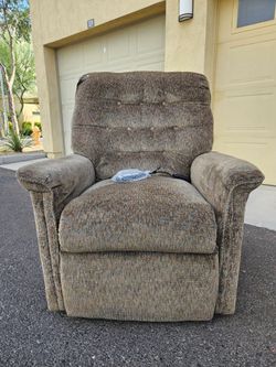 NEW PRIDE POWER LIFT CHAIR W/HEAT AND MASSAGE
