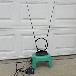 Radio Shack Amplified HDTV Antenna Brand: Radio Shack In good condition— Great work