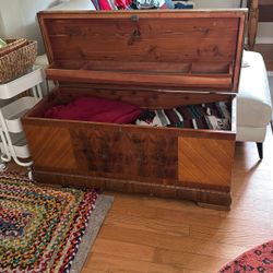 Vintage Lane Cedar Hope Chest / Blanket Chest