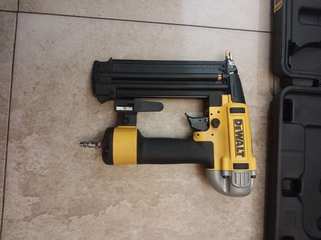 Dewalt Finished Nail Gun