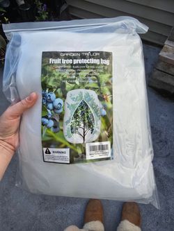 Fruit tree protection bag