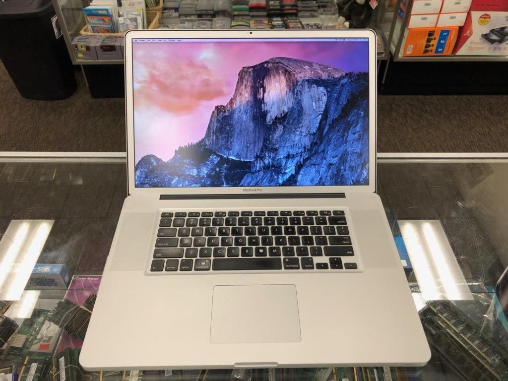 Macbook Pro 17" core i7 8 gb RAM 500 GB HDD