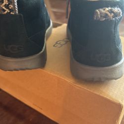 Ugg Shoe For Girl Size 3  $ 40