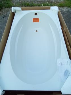 KOHLER BRAND-NEW BATHTUB. RETAILS AT $1,178.