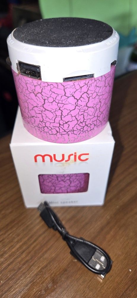 Blue Tooth Speaker Black Or Pink