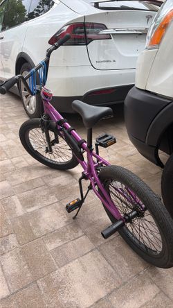 BMX 20 and she’s great bike perfect condition. Just don’t need it anymore. BMX 20 inch great bike perfect condition. Just don’t need it anymore.