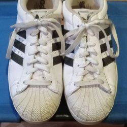 ADIDAS(white & black striped leather athletic shoes)