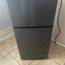 Compact Refrigerator Had Less Than One month Got A Full Size Want To Sell This One