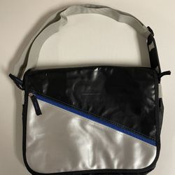 Laptop shoulder strap backpack. good condition. approx measures 13 x 12 inches