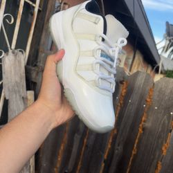 Jordan 11 “Legend Blue” Low