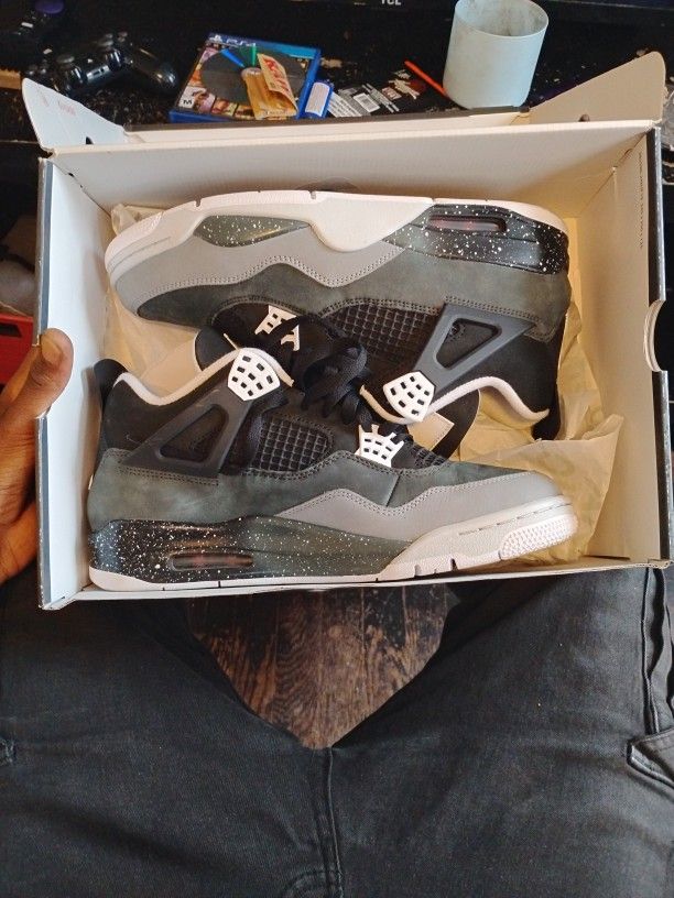 Jordan 4 Fear  Size 11