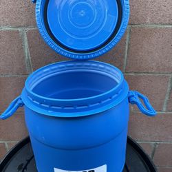 Chicken 🐔 feed Container 