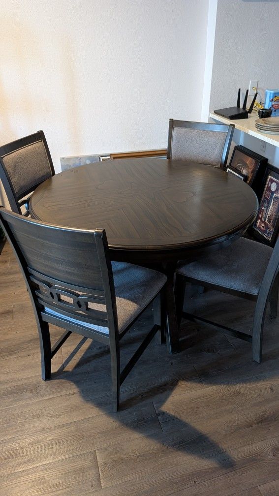 48in Round Dining Table
