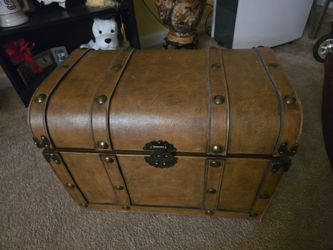 Vintage treasure chest 22 x 15