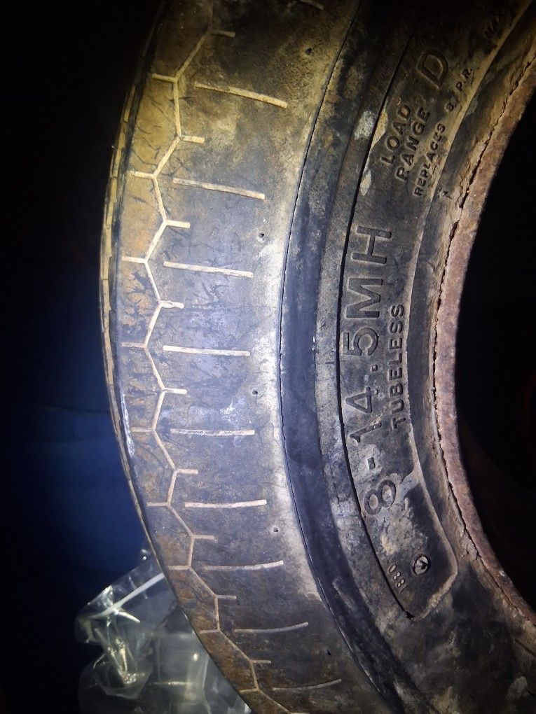 Trailor House Axle Tires