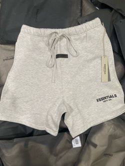 LIGHT GREY ESSENTIALS SHORTS