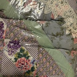 Queen Size Quilt with Lace Appliqués – Sage Green & Floral – New in Protective Cover
