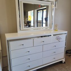 Dresser/ Payment Options Available 