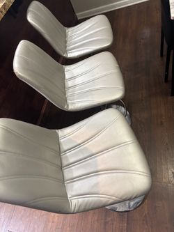 3 bar stools