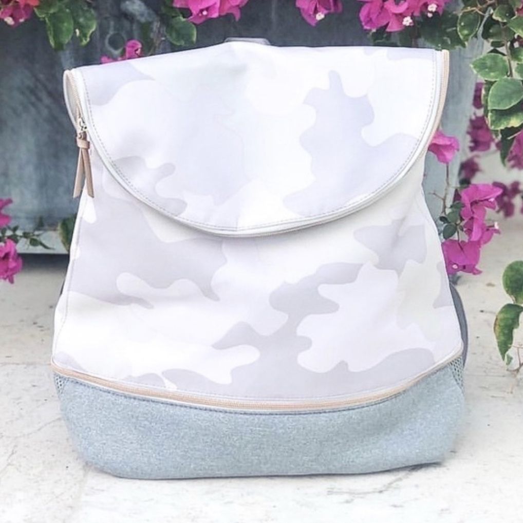 Crush It Backpack Camo Stella & Dot for Sale in San Diego  display picture 1