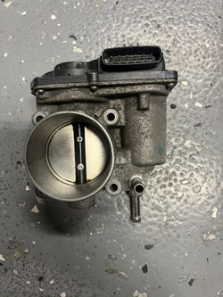 Throttle Body - 2011-2017 Lexus CT200h 1.8L 4-Cylinder - DriveBolt
