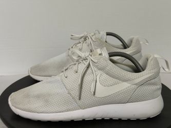 Nike mens roshe run shoes
