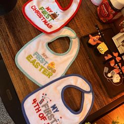 baby’s first holidays bibs