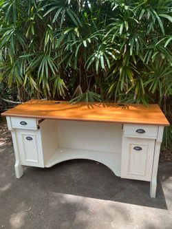 Long 3 drawers desk