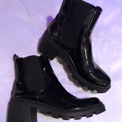Boots (black) 8.5