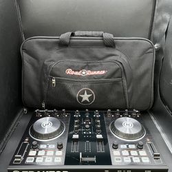 Native Instruments Traktor Kontrol S2 MK2 DJ Controller With Roadrunner Bag *5682
