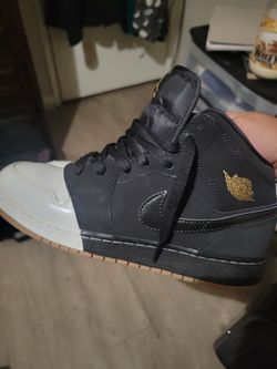 7Y Men's black and white air jordans