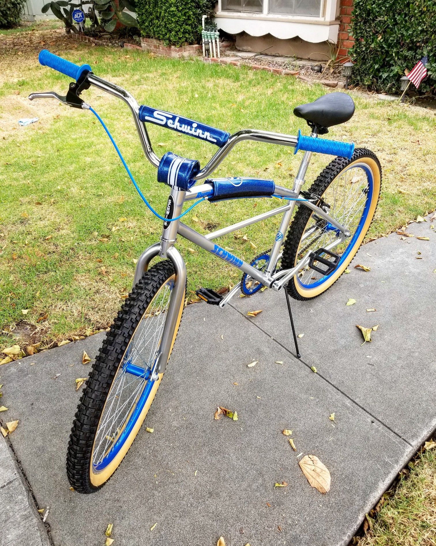 Schwinn Rumbler 26" BMX Klunker Bike With original shwinn bmx Pads. Brand new .. $450