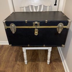 BLACK SEWARD TRUNK ON WHEELS/COFFEE TABLE AND STORAGE 