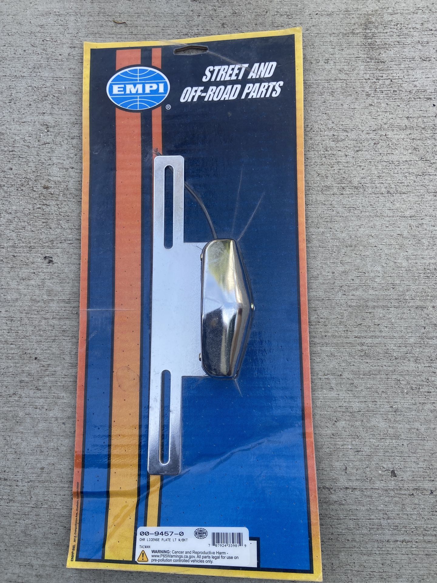 Empti chrome license plate light New