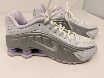 Nike Women's Shox R4 "Platinum Barely Grape"Women's 5.5 US