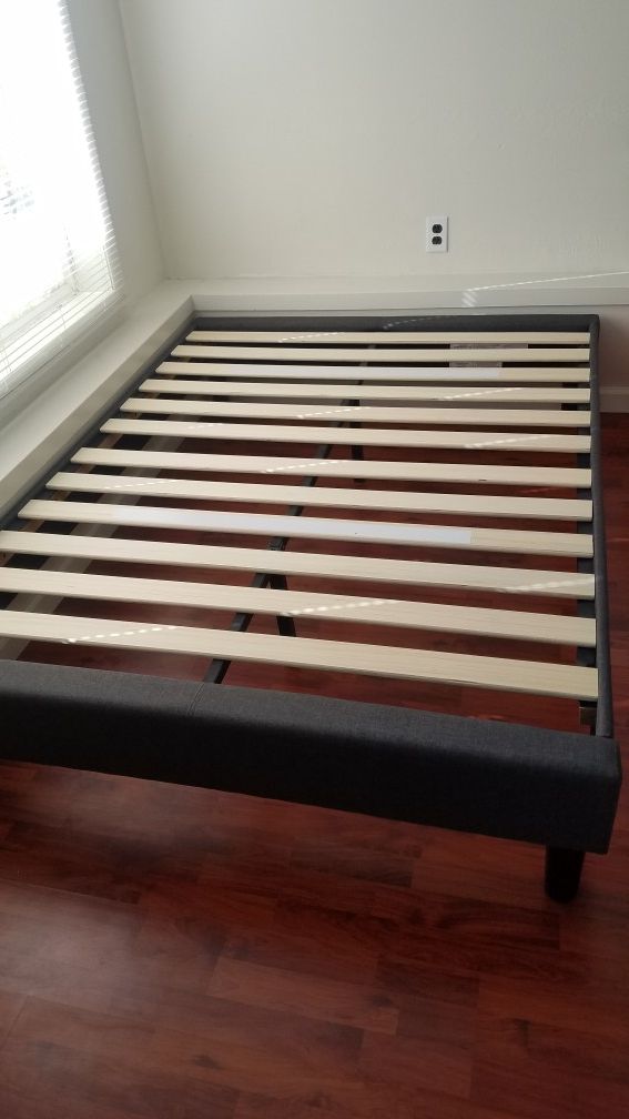 Zinus Curtis Essential Upholstered Platform Bed Frame (Full)