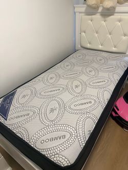 Twin size bed