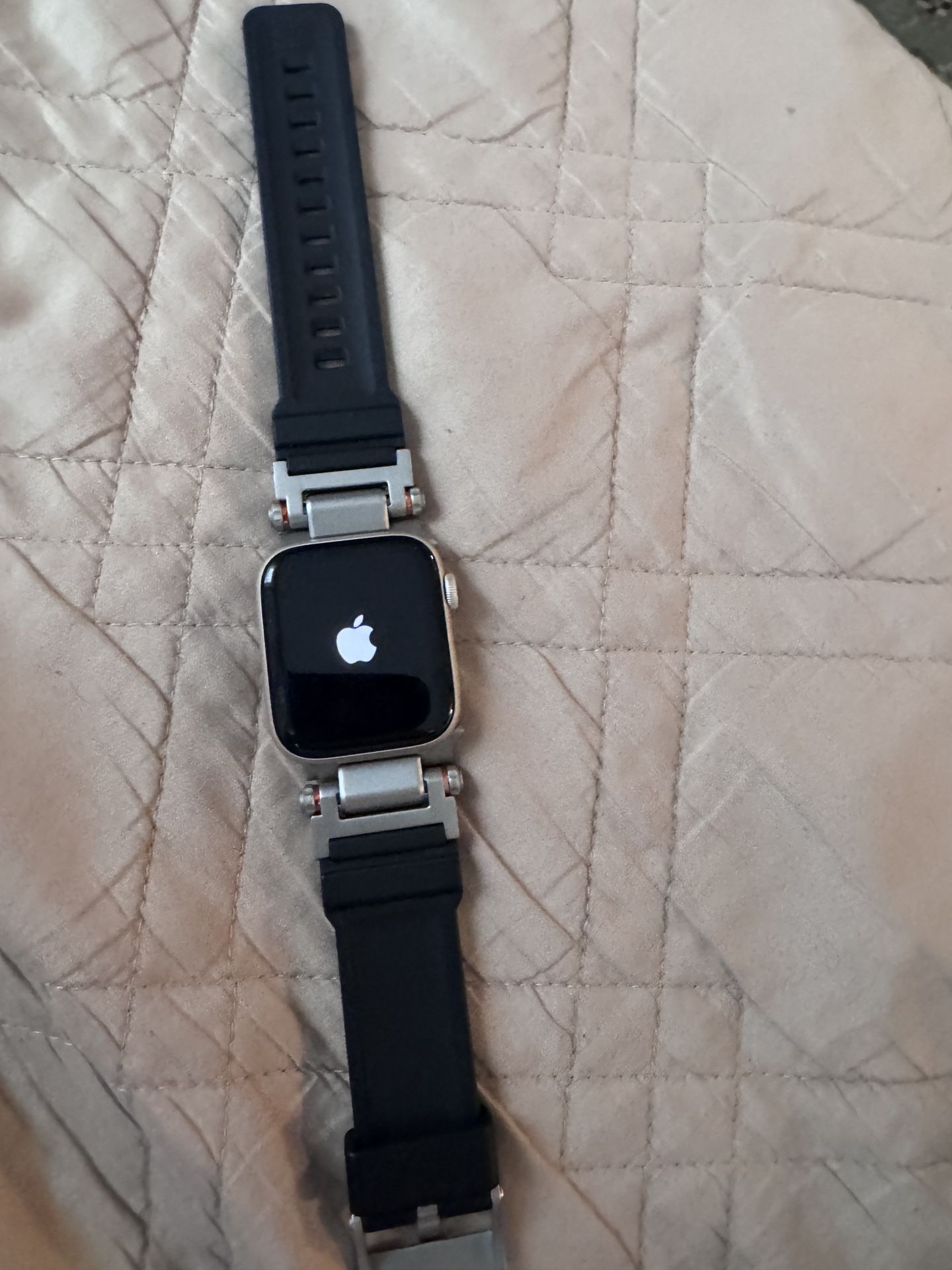 Apple Watch SE 7 MGPS 44mml With Apple Care Unlimited
