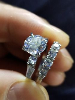 Gorgeous WOMAN'S round cut wedding engagement promises ring sets size 5.5