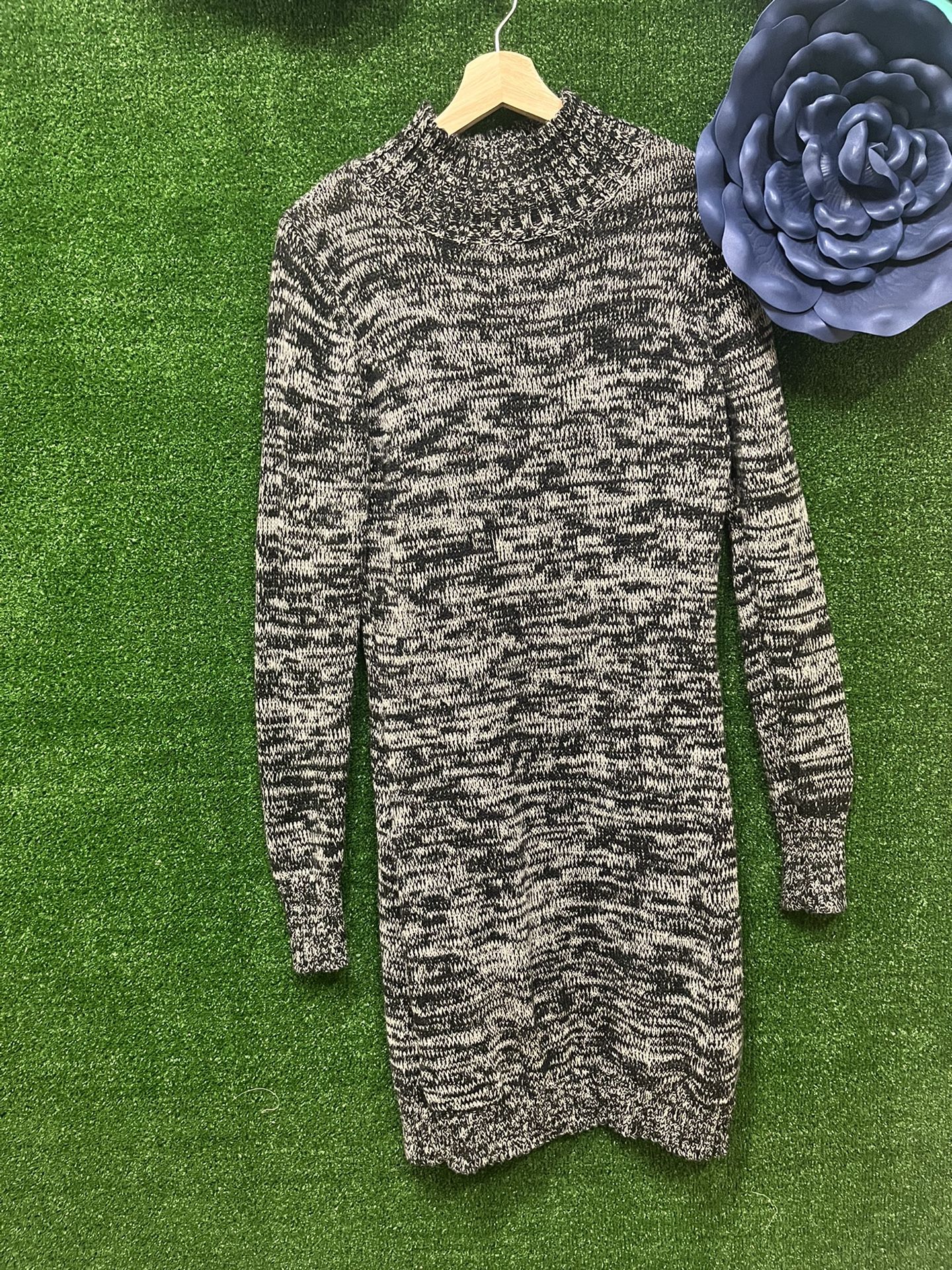 Old Navy Black And White Turtleneck Sweater Dress Size Medium