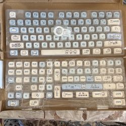 Special Edition Sanrio / Hello Kitty Customisable Keyboard Key Set