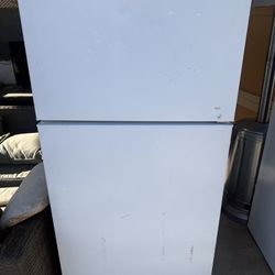 Hotpoint Refrigerator (15.6 Cu. Ft)