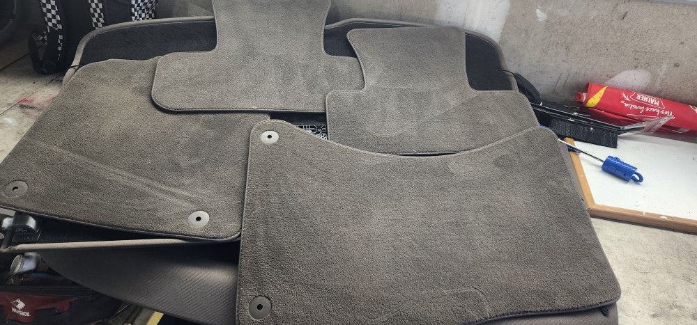 Set Of 4 AUDI Q5 BROWN CARPET MATS