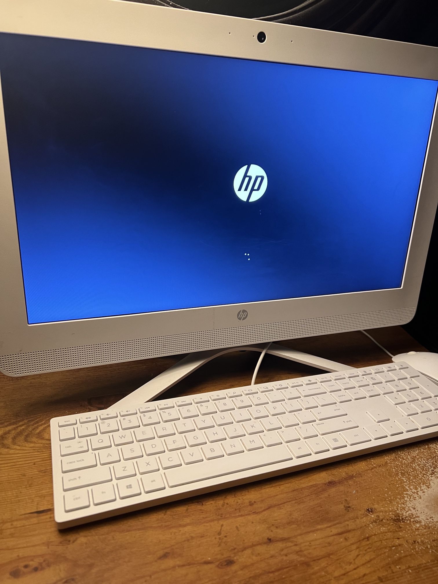 Rarely Used HP Computer All In one desktop Flat Screen Works Great 
