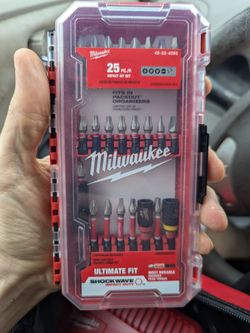 25 piece drill bit set Milwaukee new